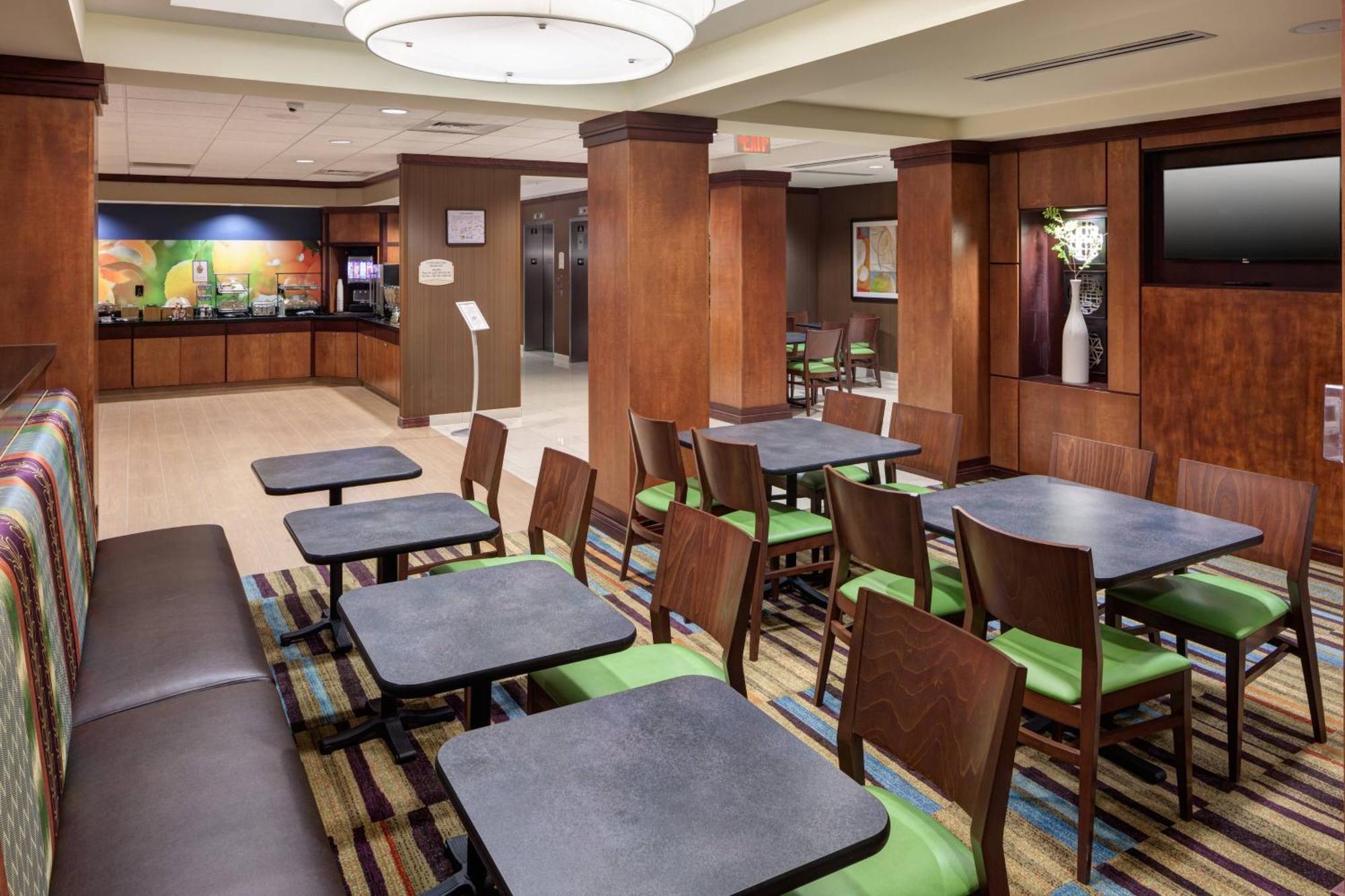 Fairfield And Phoenix Fashion Center Hotel 3*