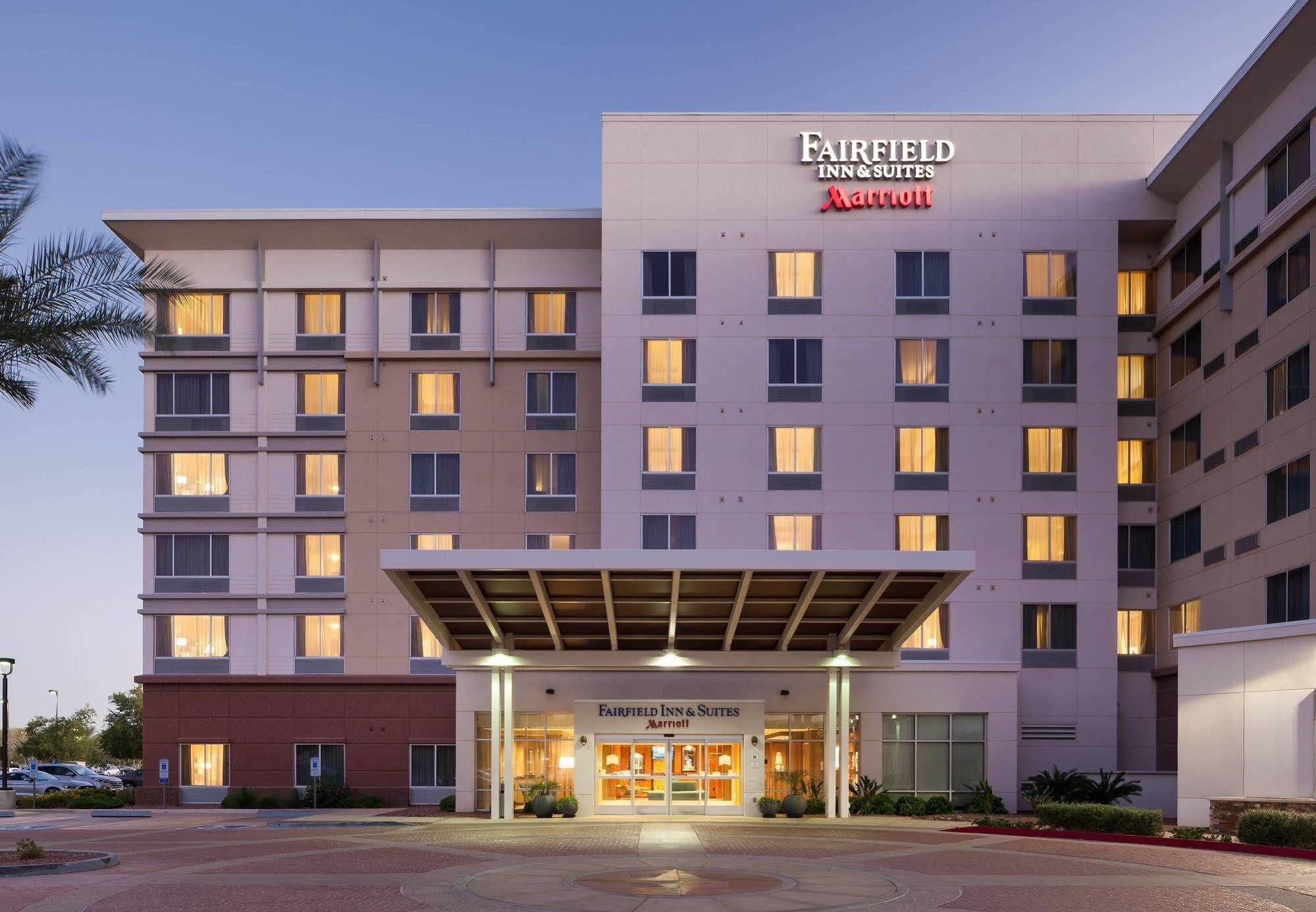 Fairfield And Phoenix Fashion Center Hotel 3*
