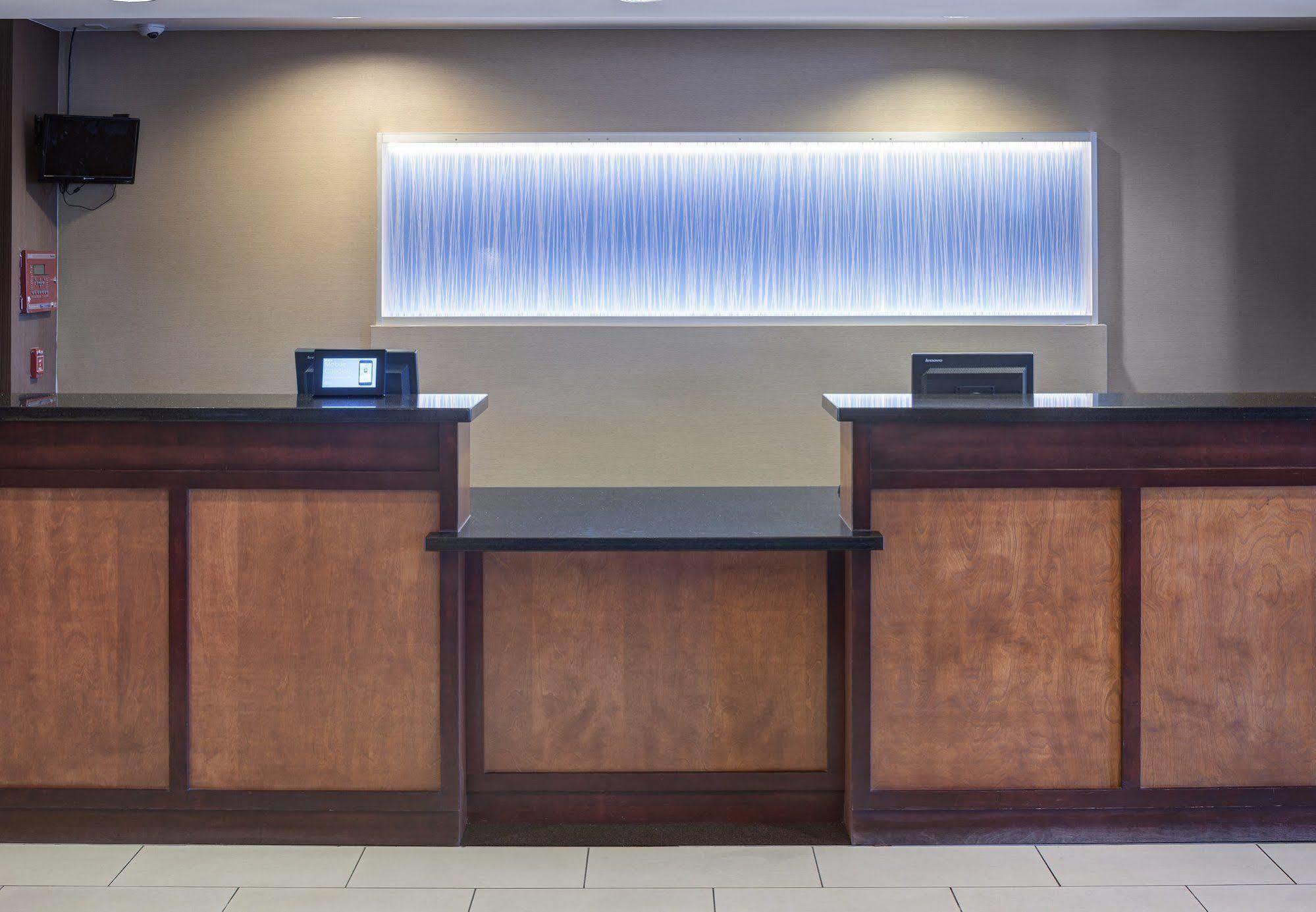 Fairfield And Phoenix Fashion Center Hotel