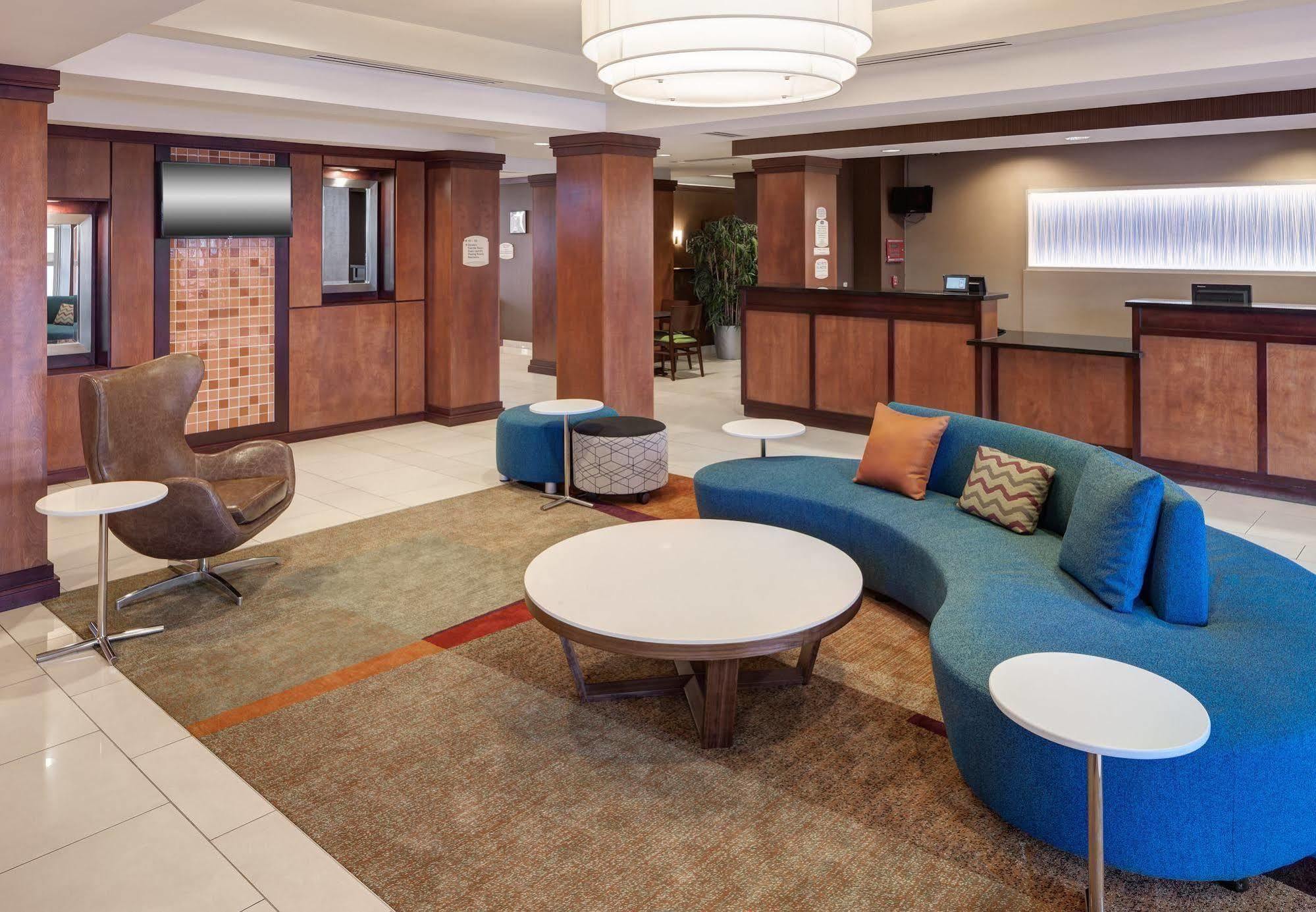 Fairfield And Phoenix Fashion Center Hotel 3*